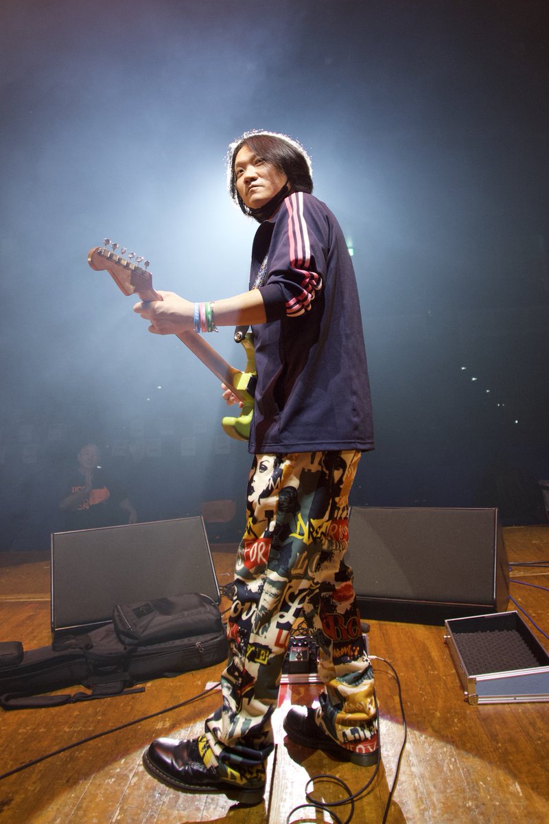 shigeoriori's tweet photo. 「一枚でもチープな写真を流してしまうとバンドのイメージがそのレベルになってしまいます。写真は厳選が重要」

撮影:大塚謙

今回撮影していただいたカメラマンさんにすっかり惚れ込んでしまったシゲオリアンでした😂

#シゲオリアン流星群
@iori_mistake 
@AlkaloidSephira 
@atsushi_drum01 https://t.co/U0u8c0frkS