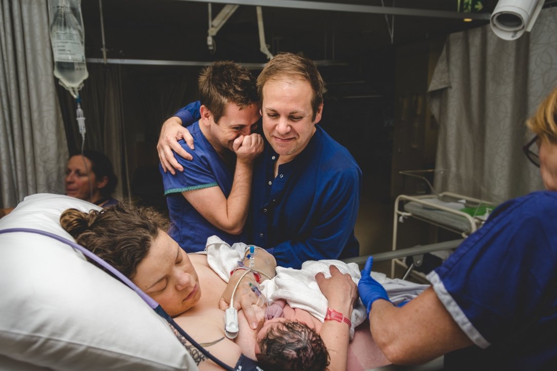 Pregunta para surros:
Si lo que hacéis no tiene nada de malo y las mujeres gestantes realizan un acto de amor y altruismo inmenso
¿Por qué os empeñais en que desaparezcan de todos los documentos legales y no queréis que los y las menores  sepan cómo han venido al mundo?