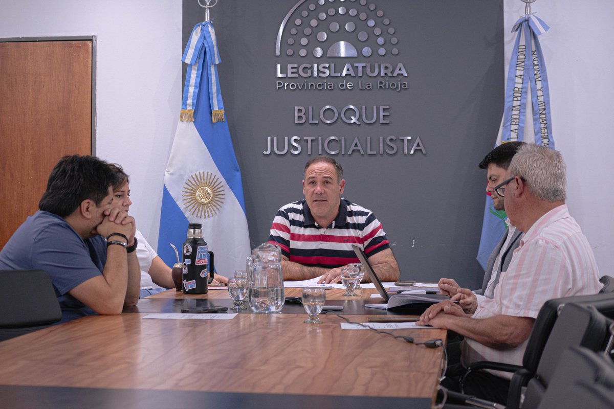 En la Comisión de Asuntos Constitucionales se aprobaron:

✅ Nómina de postulantes para cubrir cargos vacantes de jueces en distintas circunscripciones.
✅ Dictamen favorable al proyecto que modifica el art. 53 de la Ley N° 9.940 (Ley Orgánica Policial).