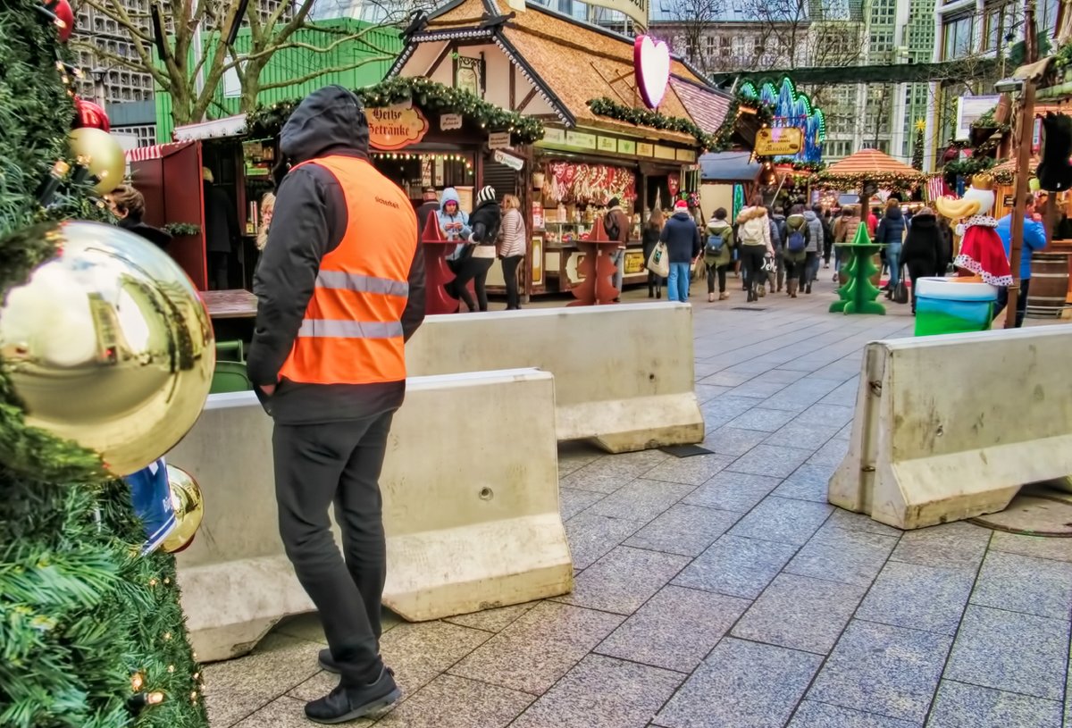 Weihnachtsmärkte in Gefahr – wer zahlt für die Terror-Abwehr? signal-online.de/weihnachtsmaer…