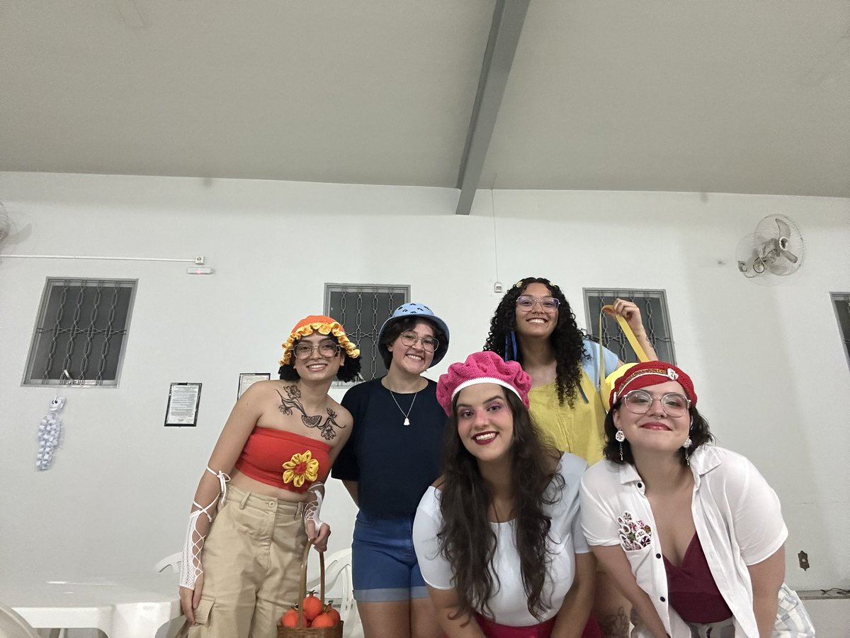mooneychild's tweet photo. mo mo mo moranguinho e você https://t.co/7iqSfwoQBC