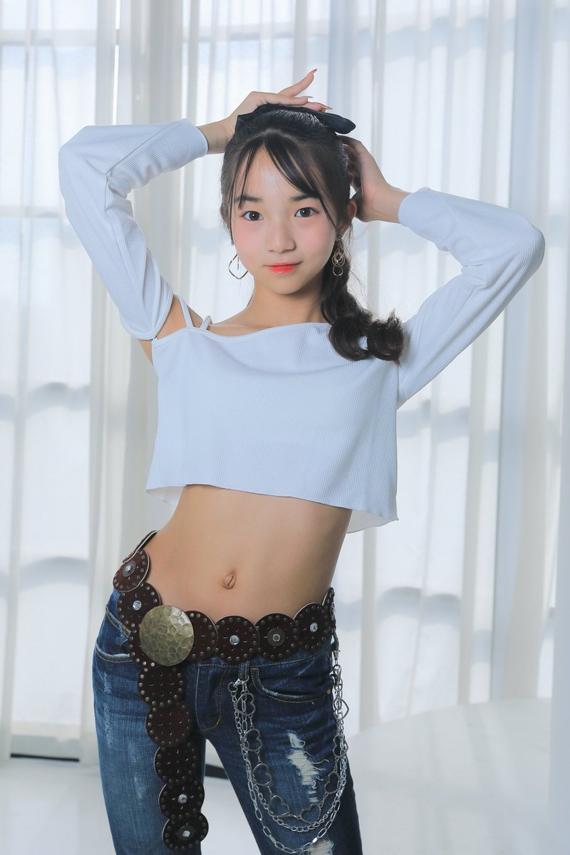 me310501's tweet image. 最近シール集めにはまってるの⸜( *´꒳`*)⸝
特にボンボンドロップっていうシール！
もっと集めれるよう頑張る(ง •̀_•́)ง

明日は久々5時間授業·͜· ❤︎( *´꒳`* )v ﾔｯﾀﾈ

#藤竹美衣 
#みい
#JS6
#拡散希望︎
#美少女図鑑
素敵なお写真ありがとうございます😊