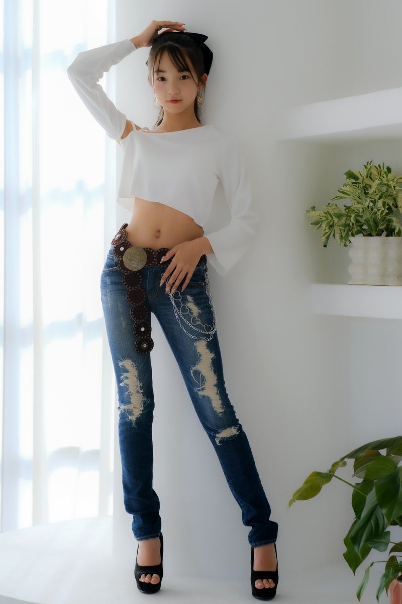 me310501's tweet image. 最近シール集めにはまってるの⸜( *´꒳`*)⸝
特にボンボンドロップっていうシール！
もっと集めれるよう頑張る(ง •̀_•́)ง

明日は久々5時間授業·͜· ❤︎( *´꒳`* )v ﾔｯﾀﾈ

#藤竹美衣 
#みい
#JS6
#拡散希望︎
#美少女図鑑
素敵なお写真ありがとうございます😊