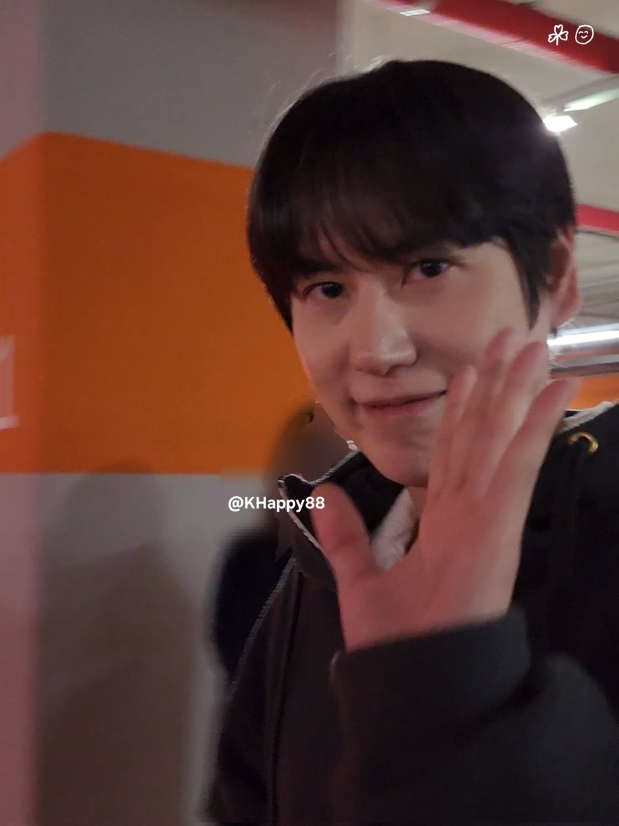 251105 규현 한블리 퇴근

규현오빠 슈주 MD 후드집업 야무지게 입고 다니시는 거 짱 귀여움 ㅠ.ㅠ 🖤
웃으면서 인사해주는 것두 다정력 미침
＼규현오빠／＼사랑해요／
ʕ•̫͡•ʕ•̫͡•ʔ•̫͡•ʔ•̫͡•ʕ•̫͡•ʔ•̫͡•ʔ•̫͡•ʔ•̫͡•ʔ

#규현 #KYUHYUN #キュヒョン #圭贤
#슈퍼주니어 #SUPERJUNIOR
