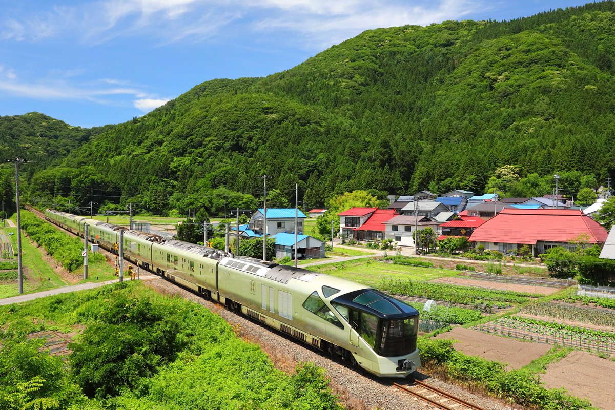 G2245☆【希少】KILOPOST キロポスト No.1～101の101冊セット トミックスからの鉄道模型情報誌☆ 送料無料 ☆ カーナビ Gorilla 本体 ゴリラ NV-SD585DT 5.8型 + 接続