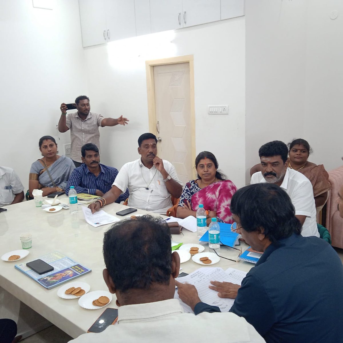 SangeethaMathi2's tweet image. பாஜக சென்னை மேற்கு மாவட்ட  மதுரவாயில் தொகுதி ஆய்வு கூட்டம் மதுரவாயல் தொகுதி பொறுப்பாளர் திரு.ஜெயக்குமார் அண்ணன் அவர்கள, அமைப்பாளர் திரு. சூரிய நாராயணன் அவர்கள், இணை அமைப்பாளர் திரு செல்வன் அவர்கள் தலைமையில் நடைபெற்றது.