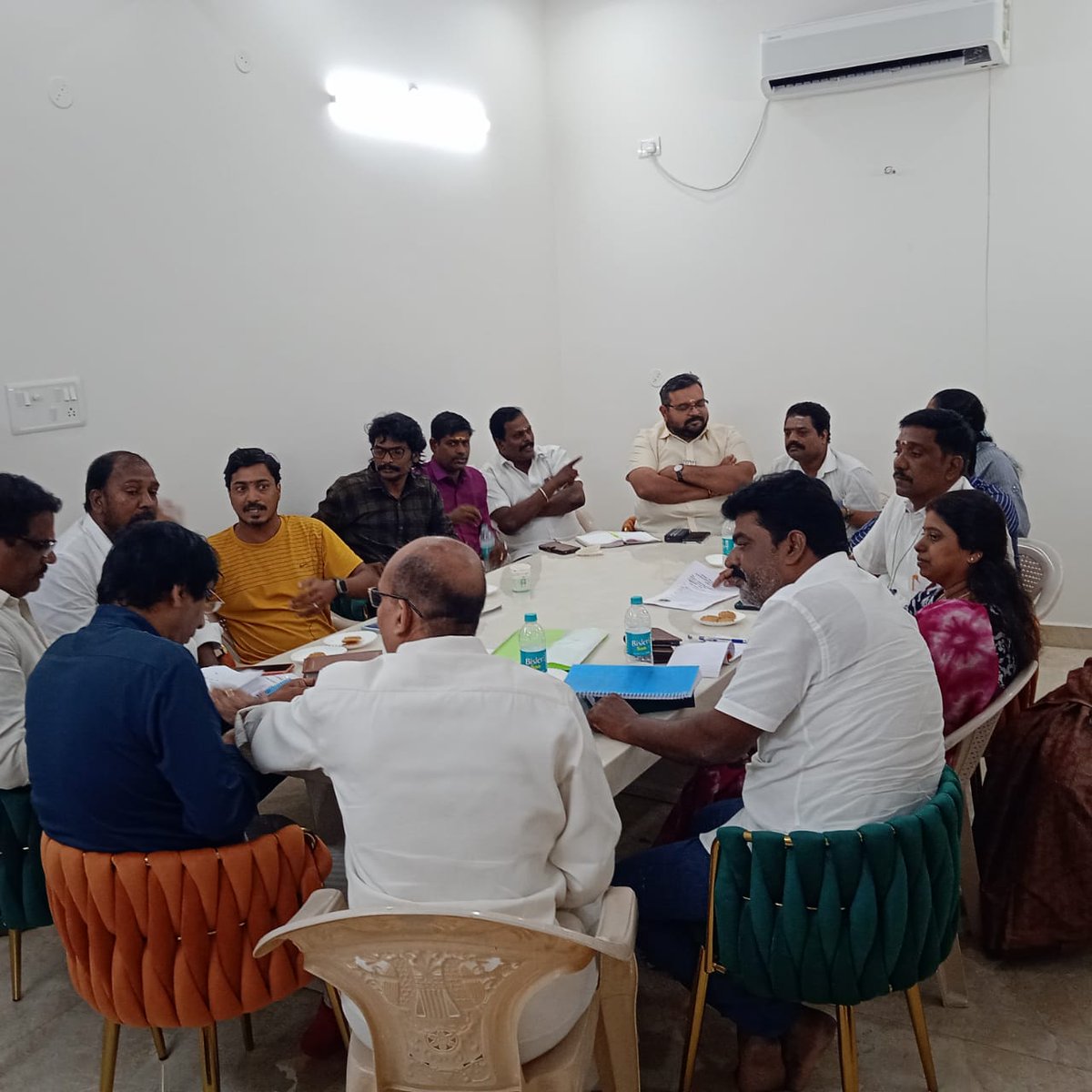 SangeethaMathi2's tweet image. பாஜக சென்னை மேற்கு மாவட்ட  மதுரவாயில் தொகுதி ஆய்வு கூட்டம் மதுரவாயல் தொகுதி பொறுப்பாளர் திரு.ஜெயக்குமார் அண்ணன் அவர்கள, அமைப்பாளர் திரு. சூரிய நாராயணன் அவர்கள், இணை அமைப்பாளர் திரு செல்வன் அவர்கள் தலைமையில் நடைபெற்றது.