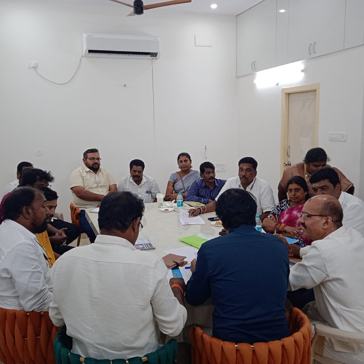 SangeethaMathi2's tweet image. பாஜக சென்னை மேற்கு மாவட்ட  மதுரவாயில் தொகுதி ஆய்வு கூட்டம் மதுரவாயல் தொகுதி பொறுப்பாளர் திரு.ஜெயக்குமார் அண்ணன் அவர்கள, அமைப்பாளர் திரு. சூரிய நாராயணன் அவர்கள், இணை அமைப்பாளர் திரு செல்வன் அவர்கள் தலைமையில் நடைபெற்றது.