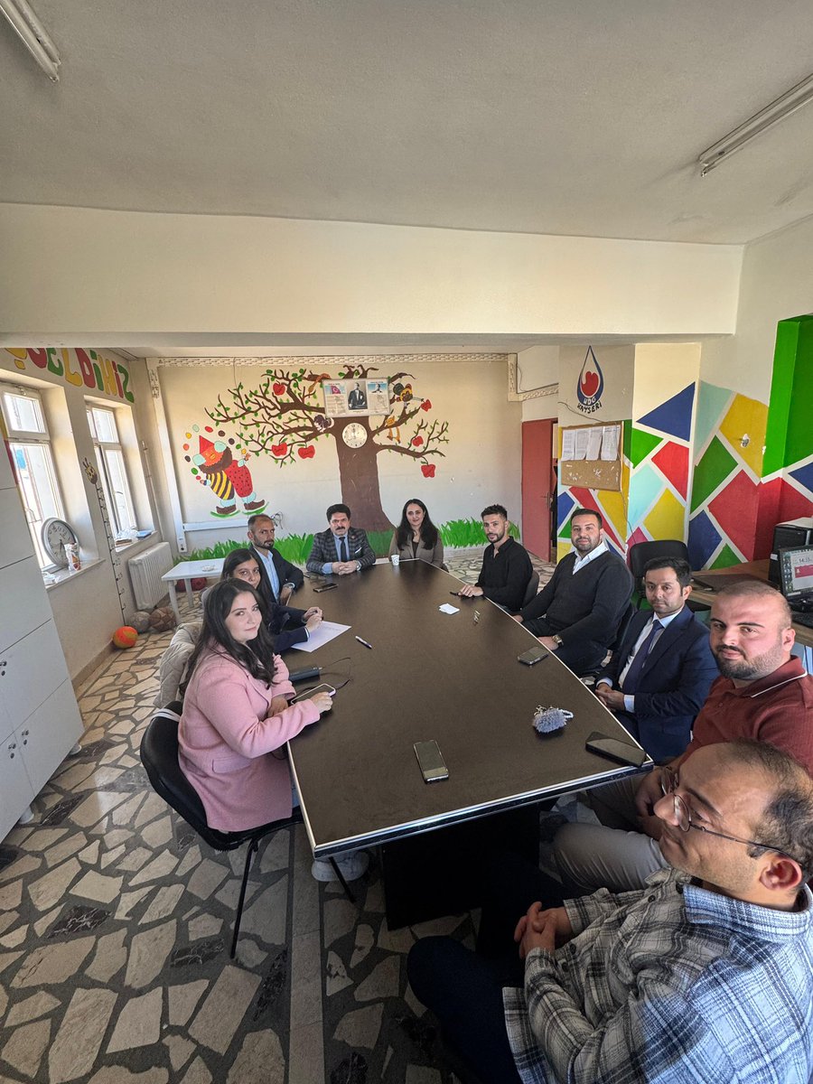 İlçe Milli Eğitim Müdürümüz Sn. Mahmut ASLAN başkanlığında, okul ve kurum Müdürlerimizin katılımı ile Damızlık Şehit Piyade Onbaşı Ahmet Dursun ilk ve Ortaokulunda Eğitim Çemberi Toplantısı gerçekleştirildi. 
<a href="/kayserimem/">Kayseri İl Millî Eğitim Müdürlüğü</a> 
<a href="/kayserimem/">Kayseri İl Millî Eğitim Müdürlüğü</a>