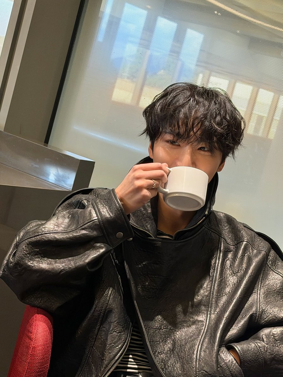 눈웃음존나인정이요