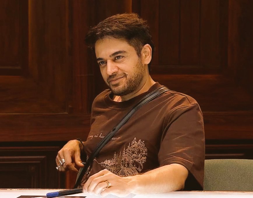 Waiting for this reunion to happen soon and see both of them smile again &amp; show us their jugalbandi 

Awaiting #PranitMore𓃵 to enter soon ❤️

#GauravKhanna let the celebrations of your success continue #BiggBoss19

21 YRS OF GAURAV IN ITV 
<a href="/gauravklovers/">𝐆𝐚𝐮𝐫𝐚𝐯 𝐊𝐡𝐚𝐧𝐧𝐚 𝐎𝐅𝐂</a> <a href="/iamgauravkhanna/">Gaurav Khanna</a>