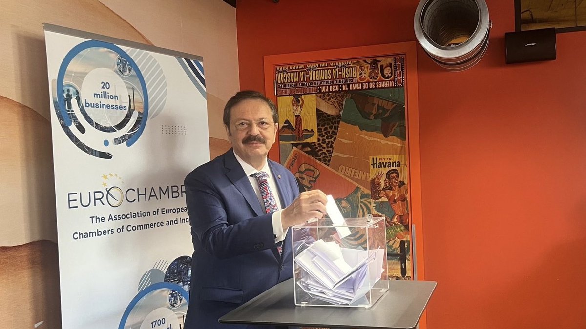 Avrupa Odalar Birliği’nin (<a href="/Eurochambres/">Eurochambres</a>) Genel Kurulu’nda gerçekleştirilen seçimlerde 2026–2027 dönemi için yeniden Başkan Vekilliğine seçilen TOBB Başkanımız Sn. <a href="/RHisarciklioglu/">Rifat Hisarcıklıoğlu</a>’nu tebrik ediyor, ülkemiz iş dünyası adına yürüttüğü başarılı çalışmaların devamını diliyorum.