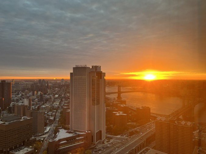 ruhlnyc's tweet image. Good Morning -
Wednesday, 05 November 2025

Sunrise over Two Bridges #NewYorkCity #TwoBridges #Sunrise #RUHLNYC

ruhl.nyc