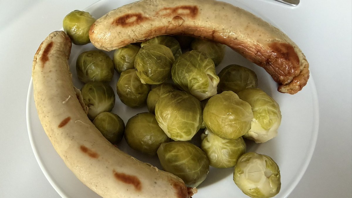 Neotrix's tweet photo. Mahlzeit. 
Rosenkohl ist Liebe. 🥰 https://t.co/h7AvAGRtnm