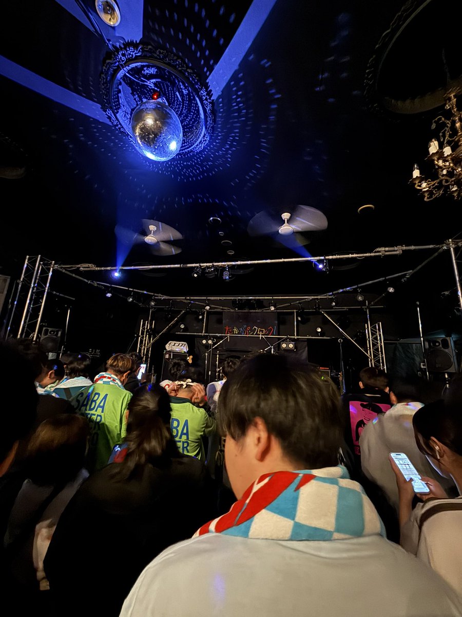 MisfitsMosh's tweet photo. 旭川カジノドライブの柿落としの
ステージに立ったエバヤン!
最高だったんよー😆
俺もオーディエンスに向かって
柿落とし初ダイブかましてきたぜぇー🤘
したっけ、クニさんもオーディエンスに
ダイブしてたわww
#THEFOREVERYOUNG
#sabasister
#旭川 #CASINODRIVE https://t.co/TnFqF8r9ze