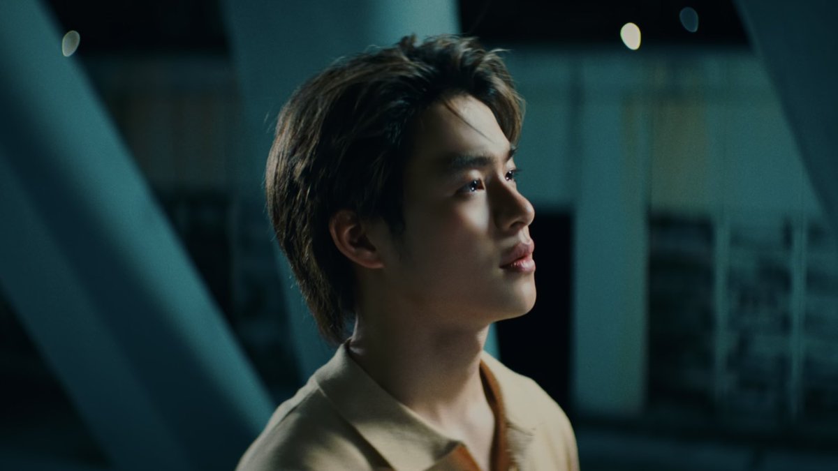 tomarcto's tweet photo. ขอยกให้มาร์คคริสเป็นเจ้าชายเพลงเศร้าเลย ตั้งแต่แค่ไหนแค่นั้นจนมายังรักอยู่ไหม แต่ละซีนอารมณ์คือม้าคเอาอยู่หมด โดยเฉพาะฉากรีบไปส่งน้องไทยขึ้นยาน หน้าม้าคคือเป็นห่วงน้องมากๆอะ ขอตัวไปรัองไห้

#MARCKRIS 
#BUS_ยังรักอยู่ไหม_MV https://t.co/wKdDXDMxgg