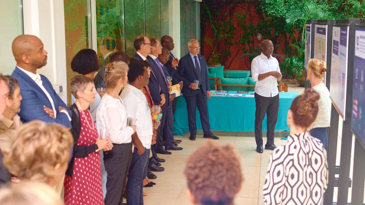 UEauBenin's tweet photo. 10 ans d’#EUROCHAM au service du secteur privé et de la  #formationprofessionnelle au #Bénin : @UEauBenin et les Etats membres 🇩🇪🇧🇪🇫🇷🇱🇺🇳🇱réaffirment leur soutien pour le renforcement des relations économiques entre l’#Europe et le Bénin. 🇪🇺🇧🇯
#PlusFortsEnsemble
#croissance https://t.co/p4YLEYVW0t