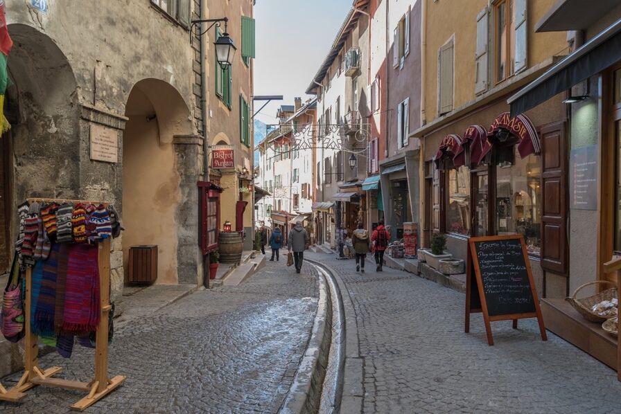 LSAconsommation's tweet image. Centre-ville : 30 propositions de relance du commerce remises au ministre, Serge Papin, par Dominique Schelcher, président de Coopérative U lsa-conso.fr/centre-ville-l…