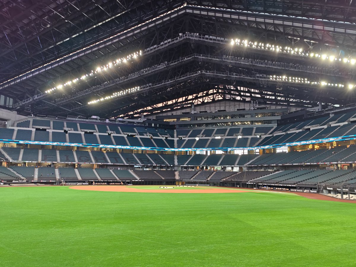 麺屋　優光

エスコンフィールドで食べました🍜
試合がなくても散策することができ、お酒やお食事も楽しめます✨️

清宮幸太郎選手の幸せ盛り（貝出し醤油）です⚾️
貝を感じるスープに柔らかなチャーシュー🐖
高くないお値段なのが素晴らしいです✨️
美味でした🌸

＃ラーメン大好きしろねこさん