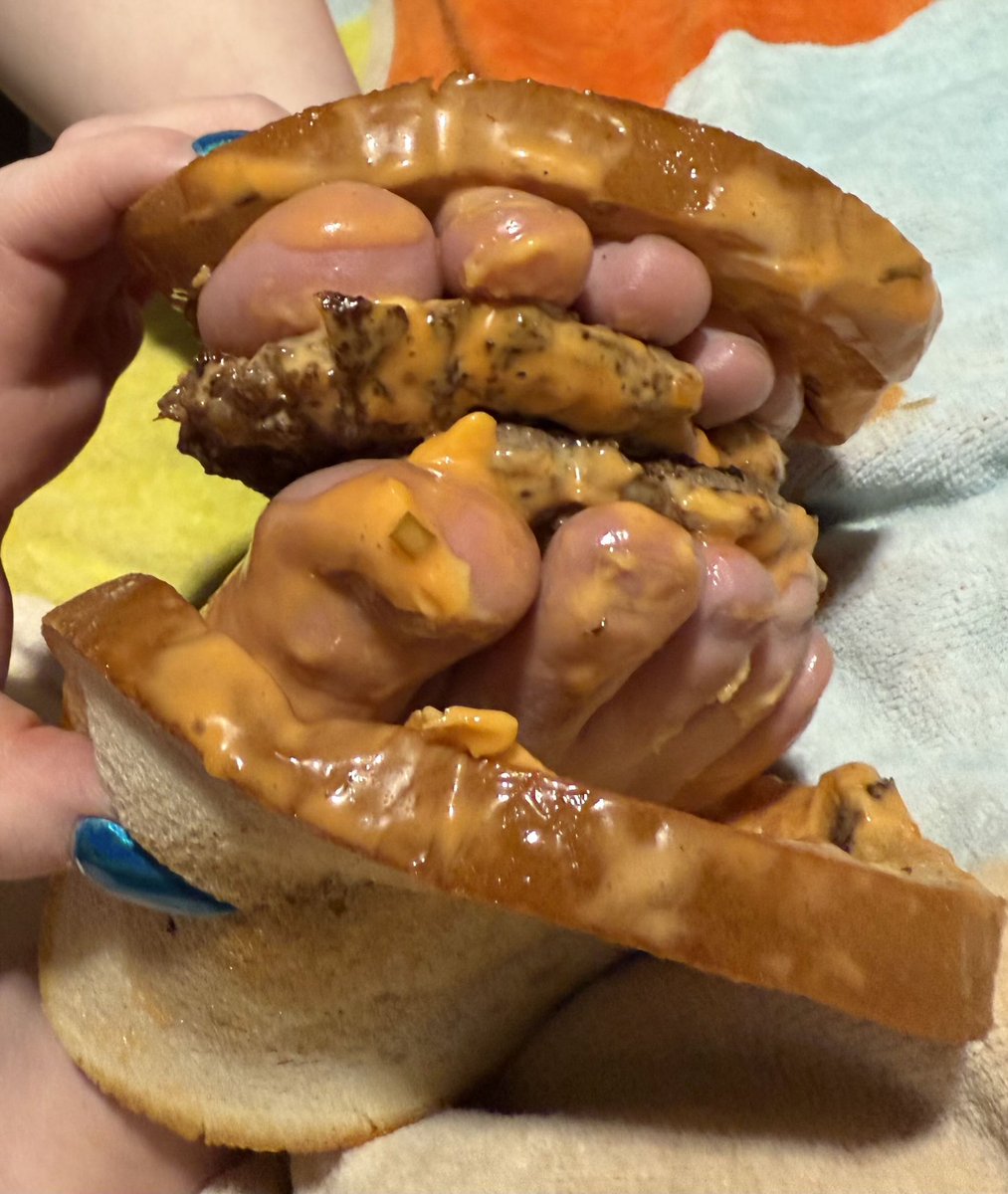 HR Chan ✂️🍷 tweet media