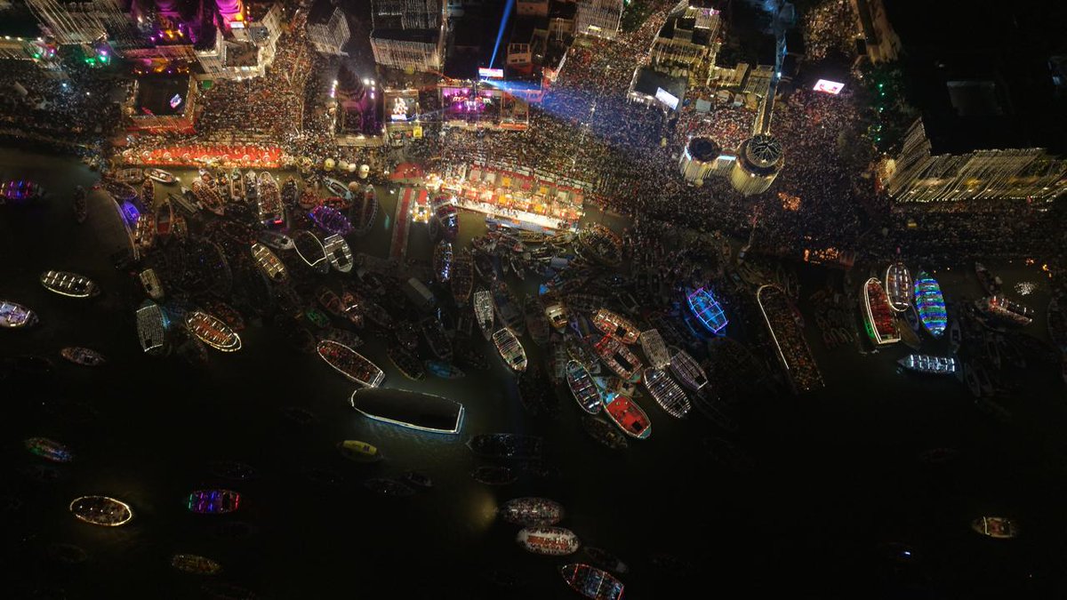 अविनाशी काशी में दिव्य-भव्य देव दीपावली की अद्भुत छटा...

#DevDeepawali2025