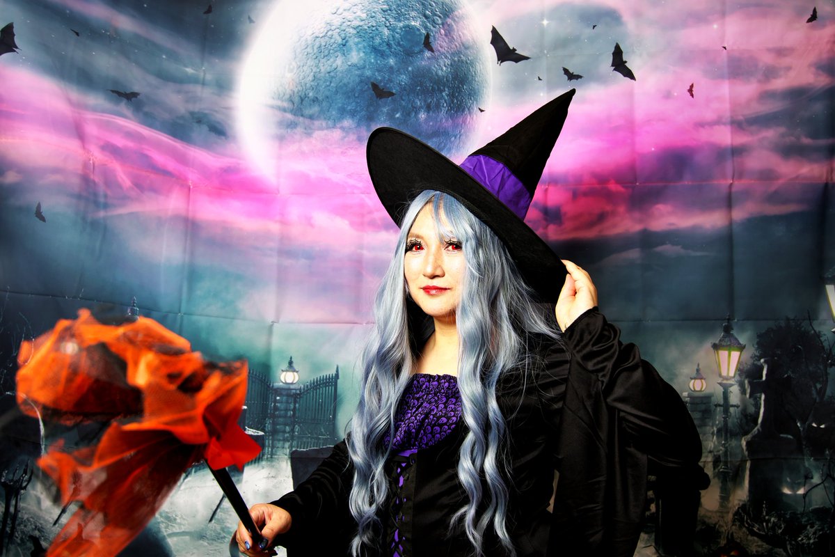 トリックオアトリート！🎃
いいねくれなきゃイタズラするぞ！😹
#ハロウィン 
#魔女 
#自撮り狂