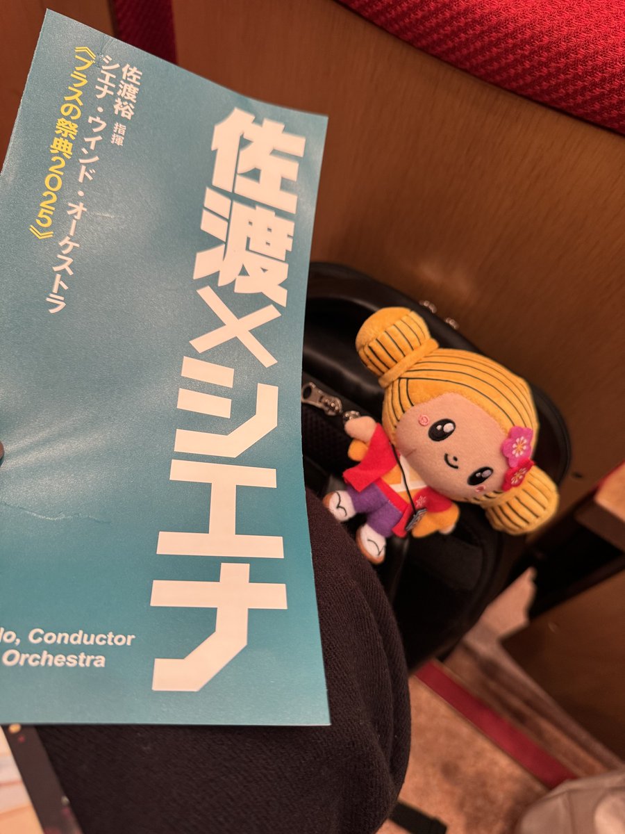 hisaka_rin's tweet photo. 最高すぎた😭
後悔したくないから
ステージ乗って星条旗吹いてきた
（ほぼエアwいや、むしろ邪魔した💦）

会える、触れる、話せる推しって
最高すぎる😭😭😭

西田紀子さん…もう20年くらい
ずっと大好きです🫶 https://t.co/YKTq0rA9mm