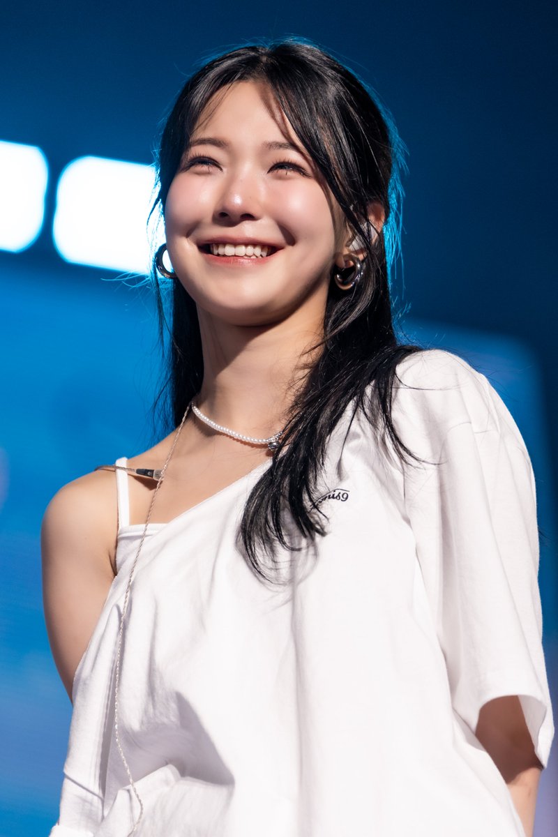 eecan23's tweet photo. 250810 - fromis_9 - Jiheon

#fromis_9 #프로미스나인
#백지헌 #BAEKJIHEON
#fromis_9_WORLDTOUR #NOW_TOMORROW