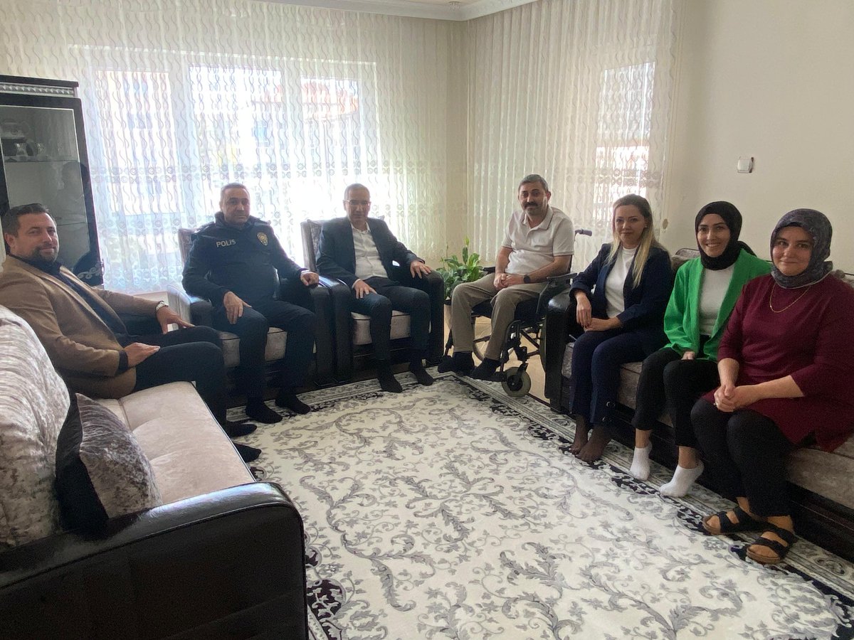 Kaymakamımız Üzeyir Aziz Özeren, İlçe Emniyet Müdürümüz Eşref Güldemir, TÜGŞAV Pursaklar Temsilciliği Başkanı Mehmet Eğin ile İlçe SHM çalışma arkadaşlarımız ilçemizde ikamet eden Gazimiz Mustafa Seğmen ve ailesine ziyaret gerçekleştirdiler.