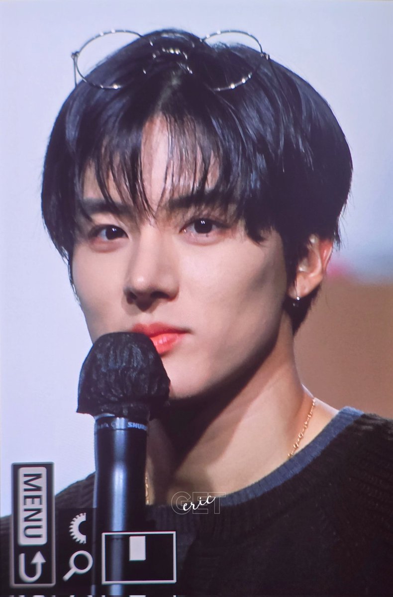 251105 위드뮤팬싸
와 오늘 얼굴 미쳐따👏🏻
#THEBOYZ #더보이즈 #ERIC #에릭 #손영재