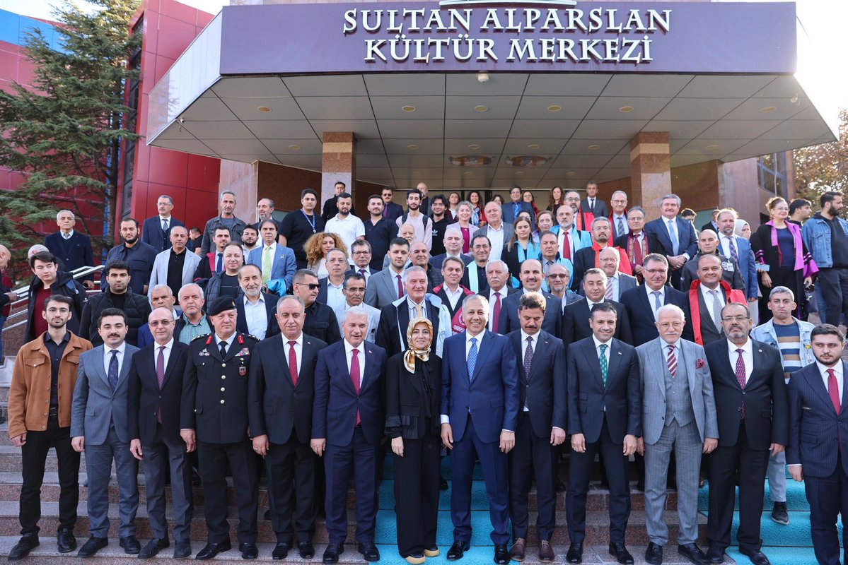 İçişleri Bakanımız Sayın <a href="/AliYerlikaya/">Ali Yerlikaya</a> ’nın teşrifleriyle, Selçuk Üniversitesi’nin 2025-2026 Akademik Yılı Açılış Töreni’ne katıldık.

Yeni akademik yılın; öğrenci kardeşlerimize, akademisyenlerimize ve şehrimize hayırlı olmasını diliyorum.