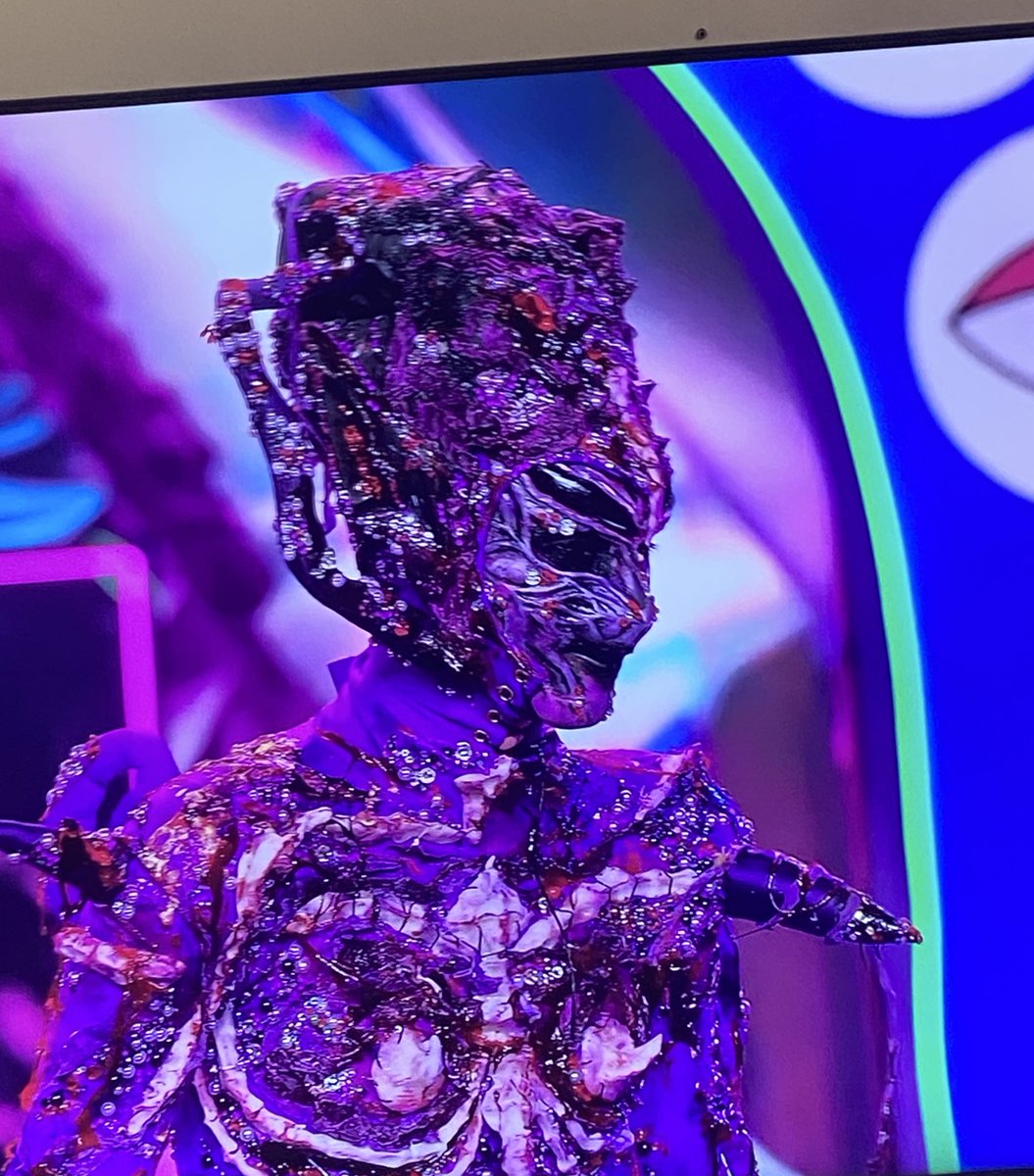 NINGUNA esta temporada está al nivel de maquillaje de <a href="/moonstrita/">MOON LA MAS</a> , que apluadan porque ni modo. #LaMasDraga7