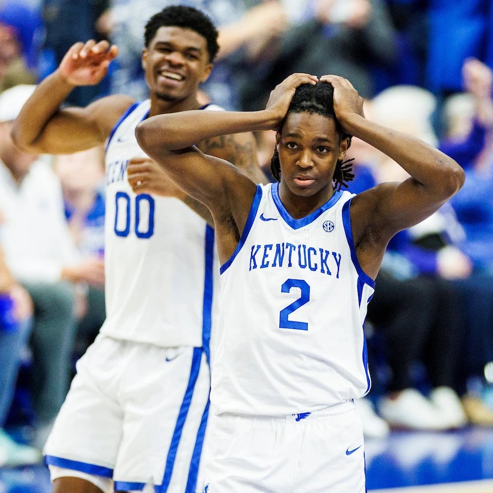 BleedBlueCasey's tweet image. these reactions from Collin Chandlers dunk are priceless 😂