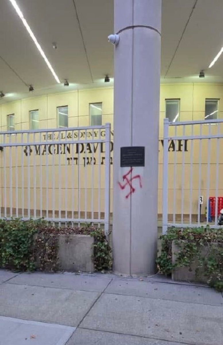 reevbreskin's tweet image. *Good morning from New York.*

Just hours after Zohran Mamdani won, Nazi swastikas were drawn on the Magen David  Yeshiva on McDonald Avenue in Brooklyn.

Unbelievable.