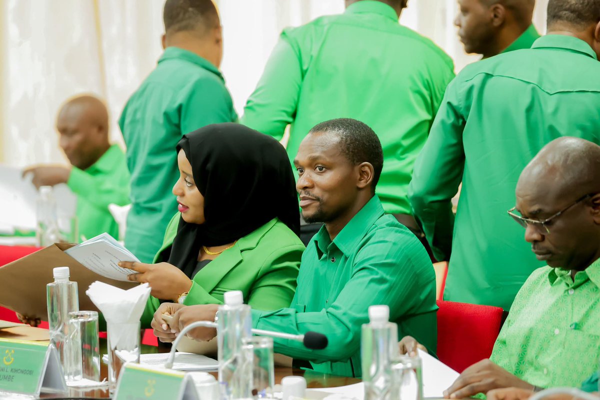 PaiasMusk's tweet photo. 📍 Dodoma

▪️DKT. SAMIA SULUHU HASSAN AONGOZA KIKAO MAALUMU CHA KAMATI KUU YA CCM

Mwenyekiti wa Chama cha Mapinduzi (CCM) na Rais wa Jamhuri ya Muungano wa Tanzania Ndugu. Dkt. Samia Suluhu Hassan akiongoza Kikao Maalumu cha Kamati Kuu ya Halmashauri Kuu ya CCM Taifa https://t.co/c2hxJBLSyc