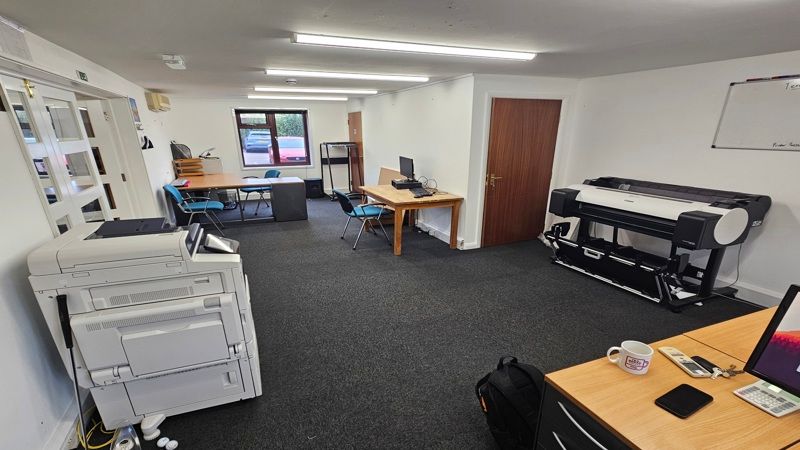 A modern ground floor office to let by <a href="/JackPanton/">Pantons Property Advisors</a> - 727 Sq Ft with a great rural outlook, main workspace, storage, meeting room/breakout area, entrance hall/reception, kitchenette, W.C and parking. The Old Haybarn, Rosebery Mews, Mentmore. buff.ly/pb3t6PY