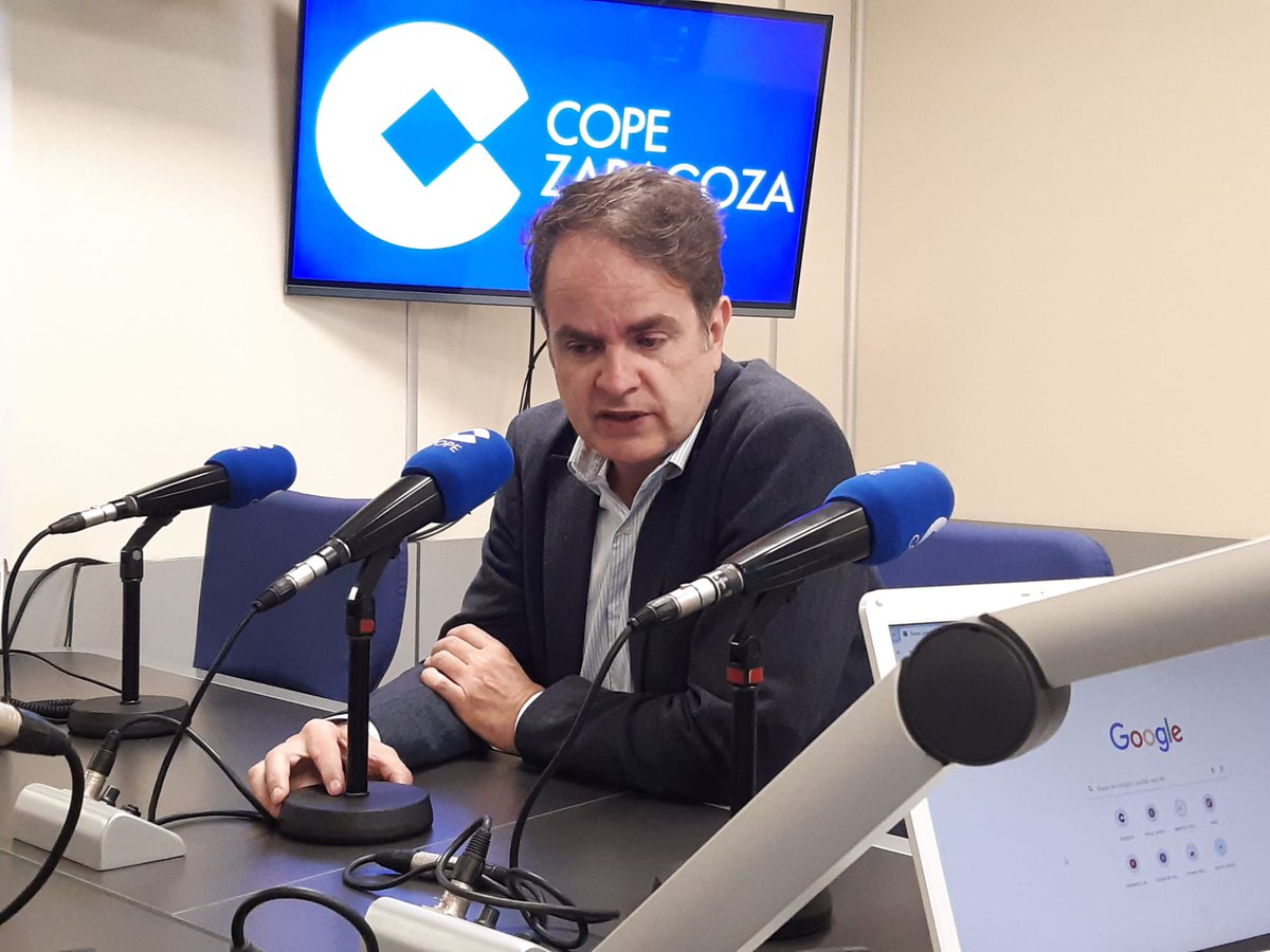 📻 Hoy a partir de las 15:25 en <a href="/deportescope/">Deportes Cope</a> en #Zaragoza en el 88.5 de la FM, charlaremos con el Consejero de Hacienda y representante del <a href="/GobAragon/">Gobierno de Aragón</a> en la Sociedad 'Nueva Romareda', <a href="/Robertobdc/">R_bermudezdecastro</a>, sobre la grave situación que atraviesa el <a href="/RealZaragoza/">Real Zaragoza</a>.

cope.es/emisoras/arago…