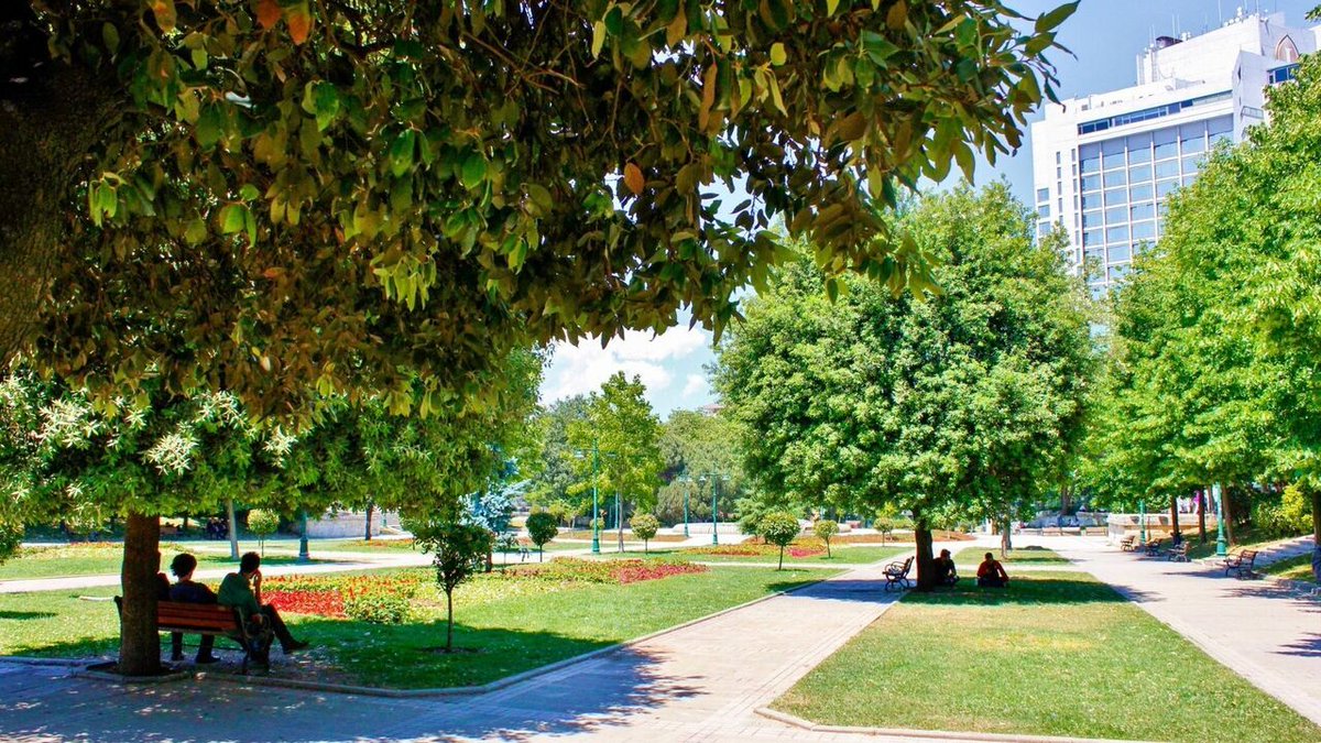Bu döngüyü kırdığımız Avrupa yakasında bir yer vardı. Hatırlıyor musunuz? Gidin halen orada beton yığınının içinde nefes alabilmeniz için duruyor.