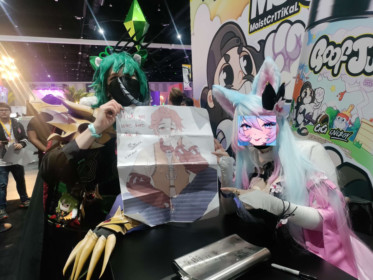 Proctor022's tweet image. I just received a gift from an amazing friend who went out of their way to meet @_Silvervale_ at Twitch Con on my behalf (without me asking them to do so), and they had taken a picture of my Discord profile pic to have signed. (My friend was cosplaying Girl_dm)
