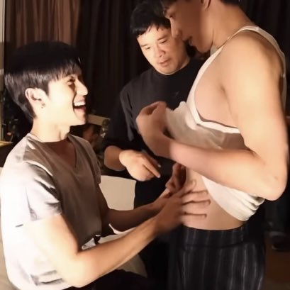 withouroadd's tweet photo. it is not like I care about Offroad’s hand on Daou’s waist/tummy or anything like whatever yeah who cares like I’m totally normal about this whatever . https://t.co/54r41XDfcZ