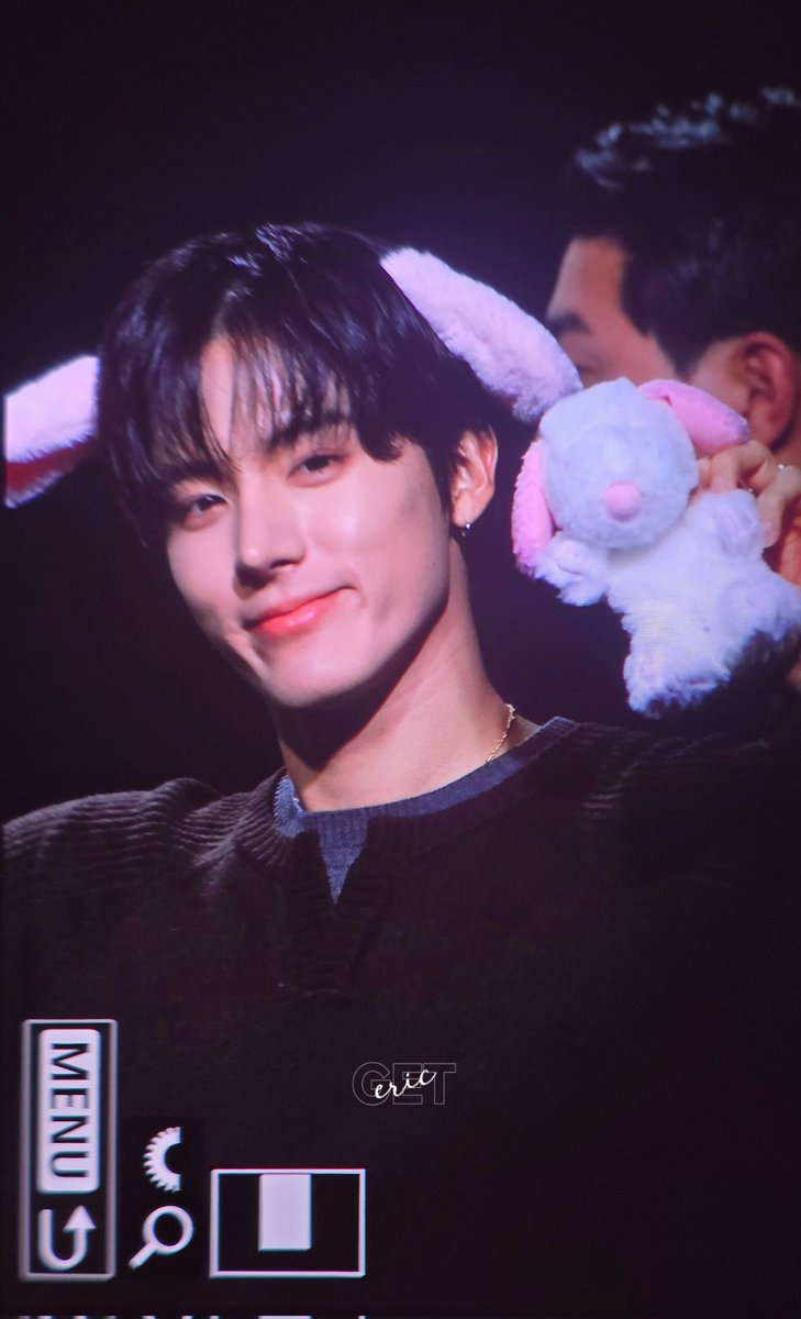 251105 위드뮤팬싸
핑크스누피🩷🩷🩷🩷🩷
#THEBOYZ #더보이즈 #ERIC #에릭 #손영재