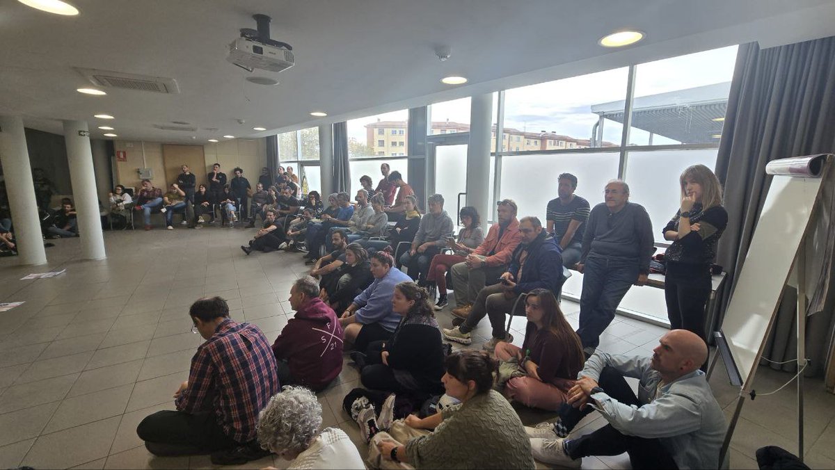 ✊Última jornada de huelga por la dignificación del ciclo formativo de FP. 

📢Jornada de asambleas para pulsar la opinión de las plantillas. 

👏La movilización de las personas trabajadoras avala la posición de los sindicatos convocantes de estos tres días de huelga.