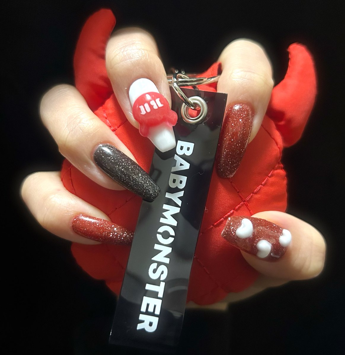 ベビモンネイル😈❤️ サイン会とファンコン用に🖤 親指にチキタ