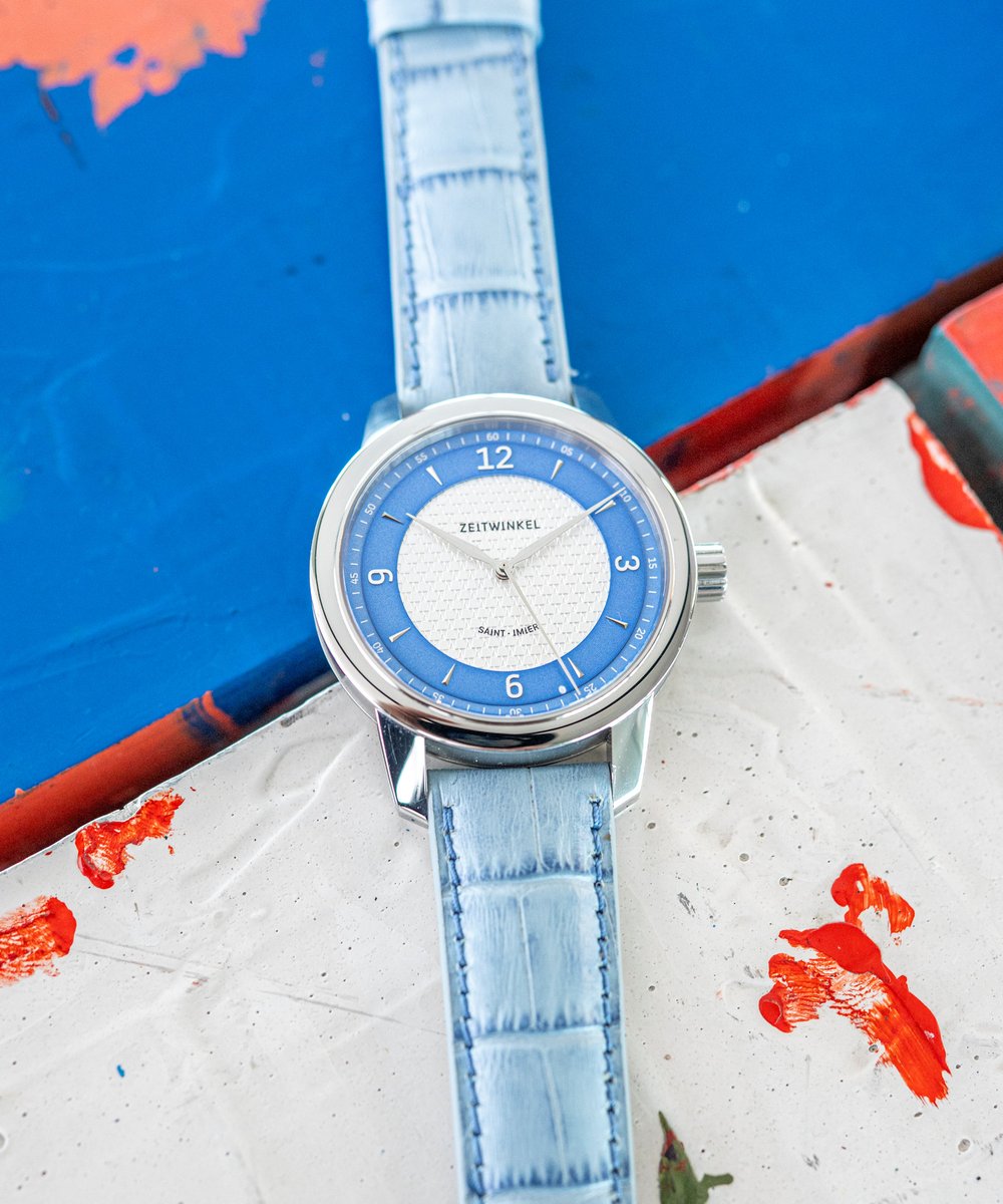 Our new 082° with glacier blue / silver dial, shown in the 42.5mm version.

#swissmade #independentwatchmaking #inhousemovement #actuallywearit