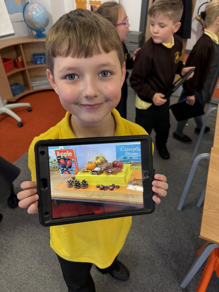 EastfieldPSHull's tweet image. #2AW2025 have started their new photography unit in #epscomputing today and had lots of fun learning about devices that take photos and taking some photos of their own. 📸