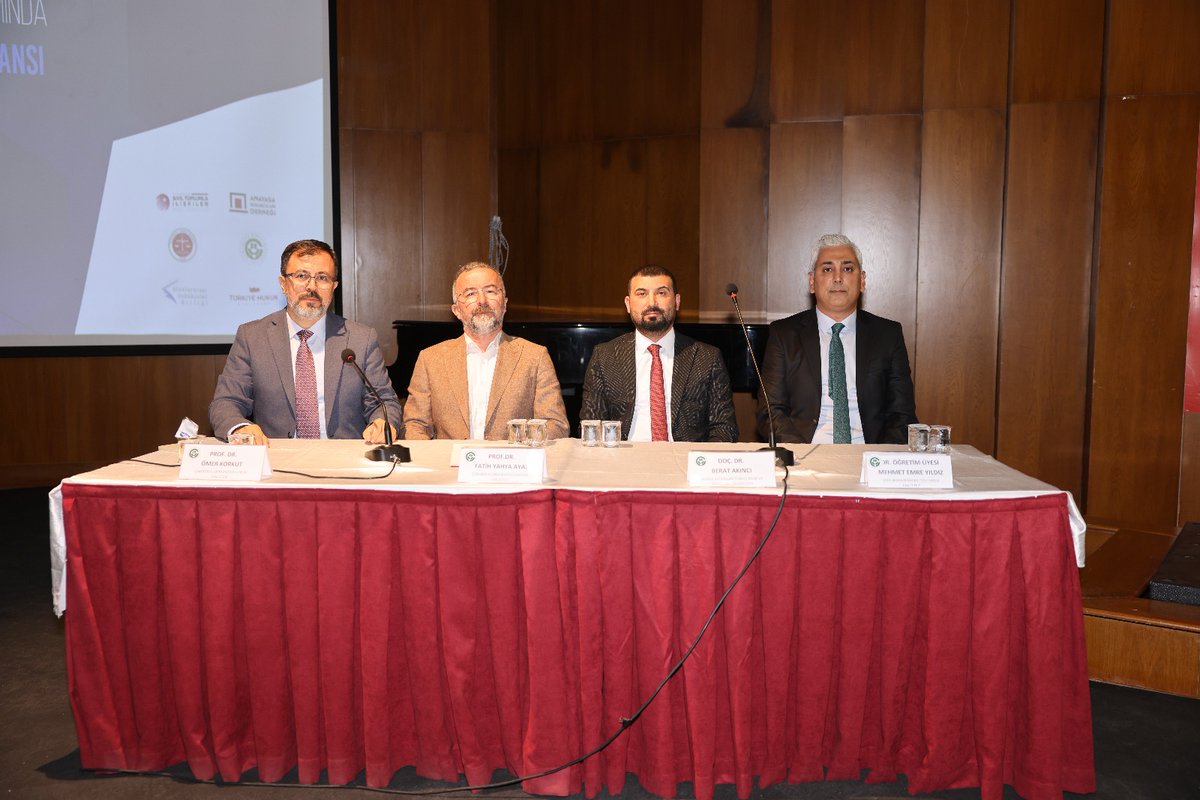 Baromuz koordinatörlüğünde,
Anayasa Hukukçuları Derneği, Türkiye Hukuk Platformu, Uluslararası Hukukçular Birliği ve Çukurova Üniversitesi iş birliğiyle organize edilen “Uluslararası Hukuk Bağlamında Savaş ve Çatışma Konferansı”, Çukurova Üniversitesi ev sahipliğinde