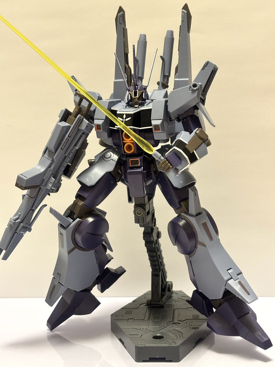 GaoXing13219's tweet photo. UC版ドーベン・ウルフ完成しました🔨
大型機ということもあり、兄弟機や原型となったガンダムMk-Vと並べるとなかなかの迫力です。
カラーリングはやはりZZ版がしっくりきますが、袖付き版もシルヴァも良さがあって、甲乙つけがたいですね。

#ガンプラ 
#ガンプラ好きと繋がりたい https://t.co/JfGMaJTEEq