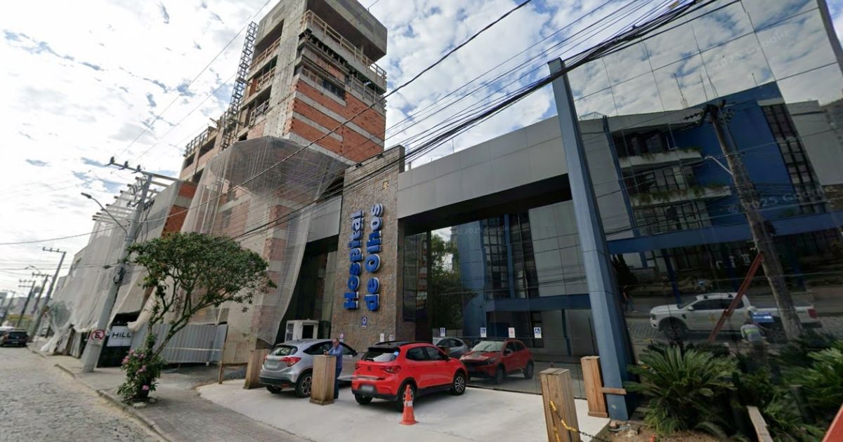 Estrutura de hospital em Blumenau desaba durante atendimentos e deixa uma pessoa morta e outras feridas:  omunicipioblumenau.com.br/estrutura-de-h…  #OMunicipioBlumenau