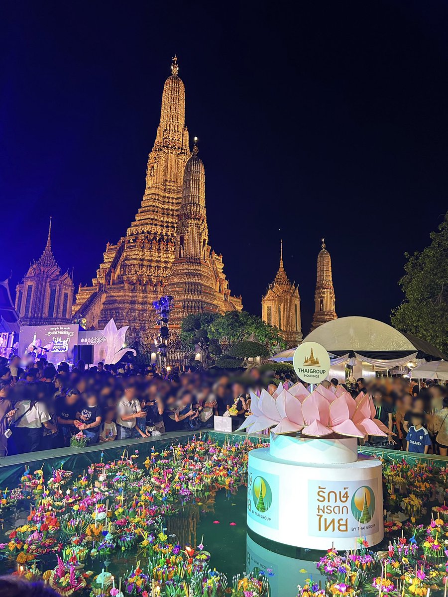 beeing747's tweet photo. บรรยากาศงาน #ลอยกระทง ที่วัดอรุณฯ @js100radio https://t.co/jIj1YcS64k