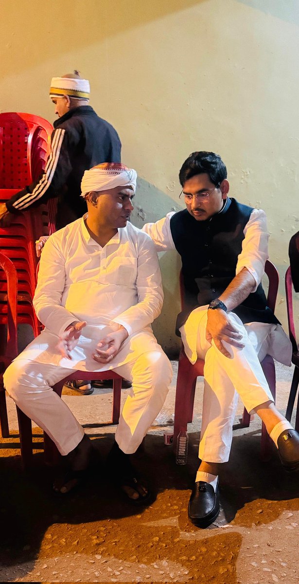 आज ग्वालियर में भाजपा युवा मोर्चा ग्वालियर, ग्रामीण के पूर्व जिला अध्यक्ष भाई श्री बंटी राणा के असमय देवलोकगमन उपरांत उनके निवास पहुंचकर संवेदनाएं व्यक्त की।

ईश्वर दिवंगत पुण्यात्मा को अपने श्रीचरणों में स्थान दें एवं शोकाकुल परिवार को इस अपार दुःख को सहन करने की शक्ति प्रदान